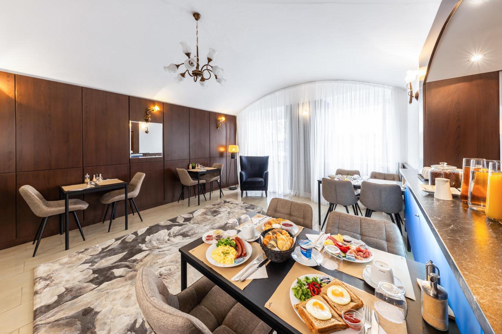 Hotel A1 Royal Plaza Praga Esterno foto